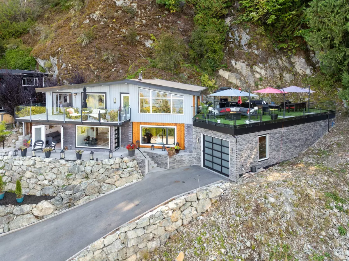 Garden / Landscaping Photo of 195 Kelvin Grove Way, Lions Bay, BC