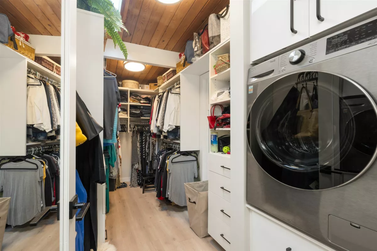Guest Bathroom Photo of 195 Kelvin Grove Way, Lions Bay, BC