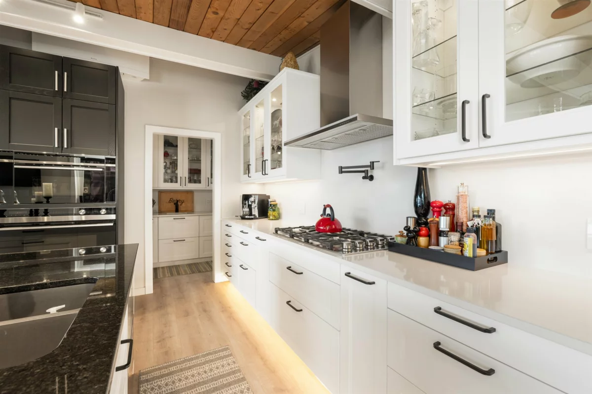 Kitchen Photo of 195 Kelvin Grove Way, Lions Bay, BC