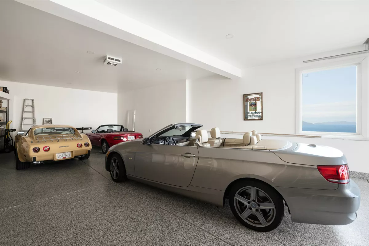 Outdoor Deck Photo of 195 Kelvin Grove Way, Lions Bay, BC