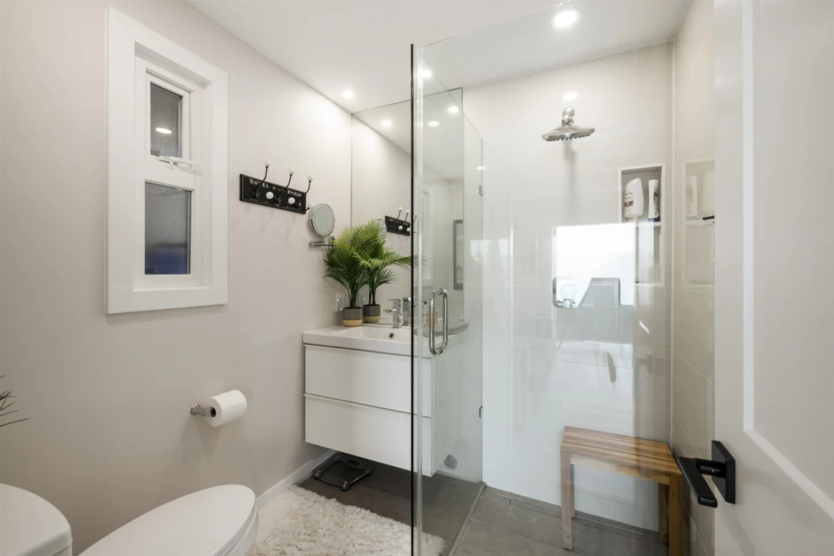 Outdoor Patio Photo of 195 Kelvin Grove Way, Lions Bay, BC