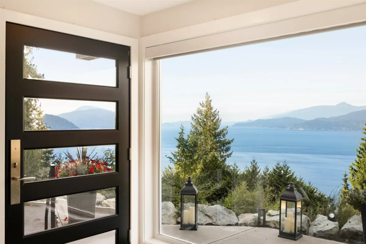 Powder Room Photo of 195 Kelvin Grove Way, Lions Bay, BC