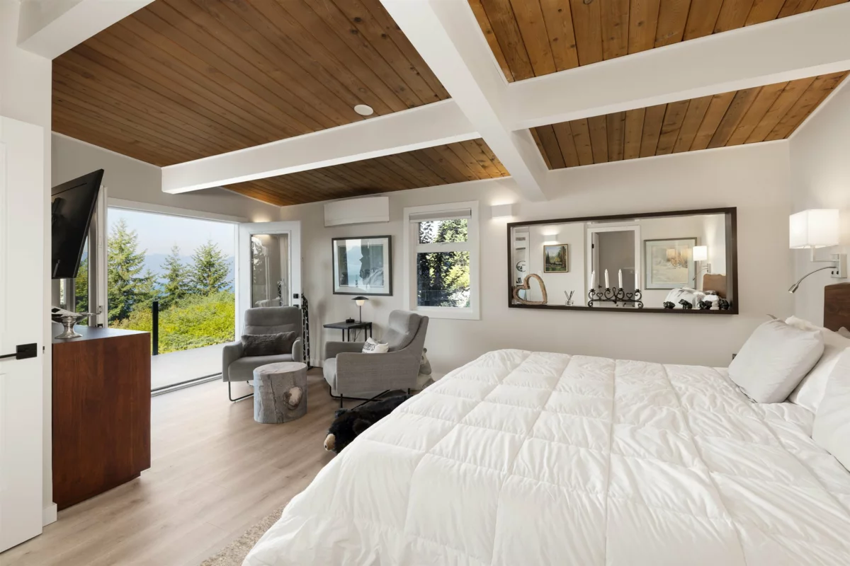 Primary Bathroom Photo of 195 Kelvin Grove Way, Lions Bay, BC