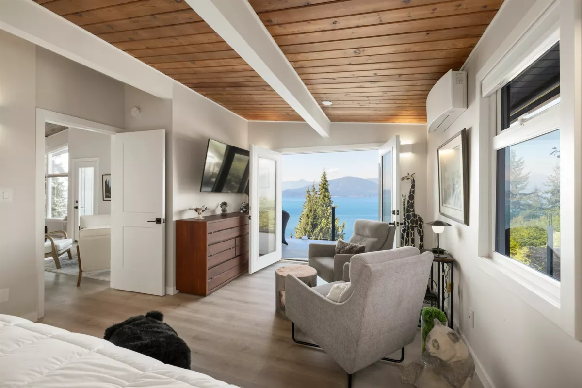 Primary Bedroom Photo of 195 Kelvin Grove Way, Lions Bay, BC