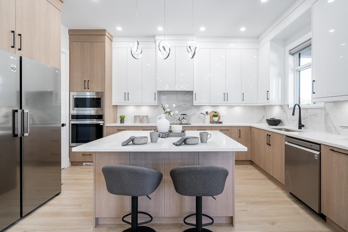 Family Room Photo of 1941 Prairie Avenue, Port Coquitlam, BC