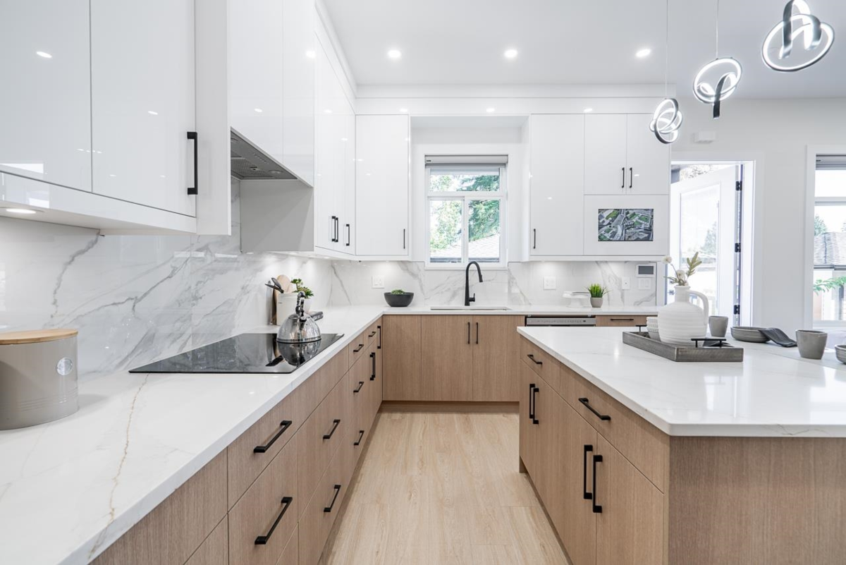 Living Room Photo of 1941 Prairie Avenue, Port Coquitlam, BC