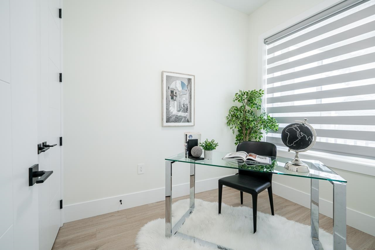 Walk-In Closet Photo of 1941 Prairie Avenue, Port Coquitlam, BC