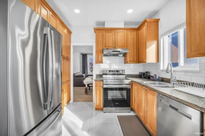 Kitchen Island Photo of 3440 E 25th Avenue, Vancouver, BC
