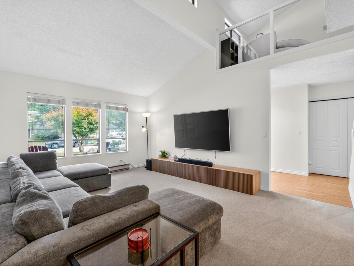 Kitchen Island Photo of 1131 Lombardy Drive, Port Coquitlam, BC