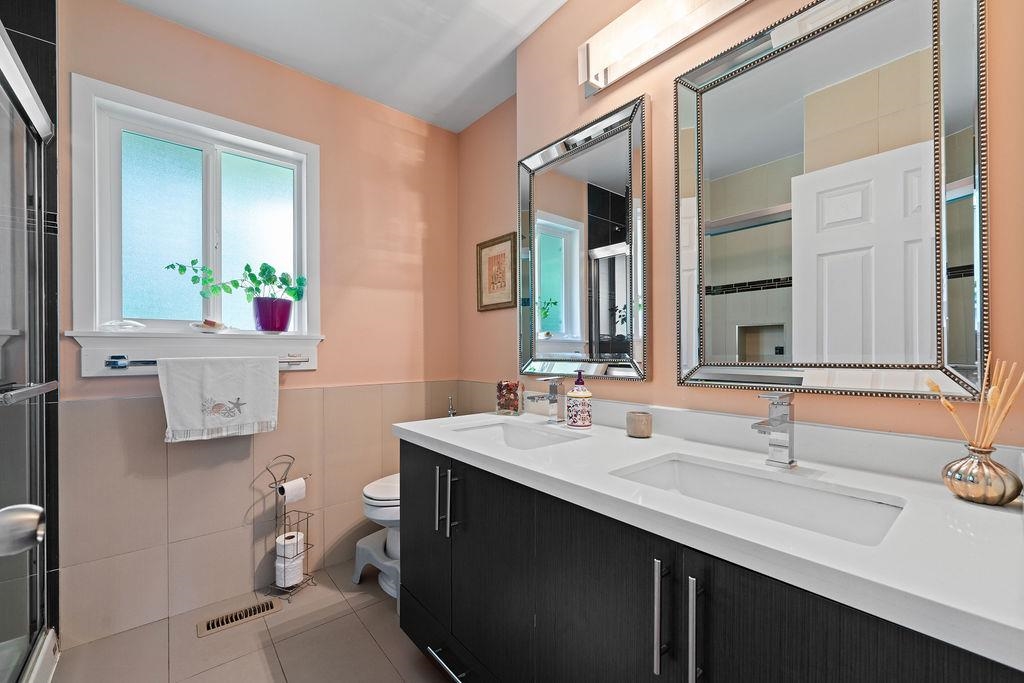 Basement Recreation Room Photo of 535 Holdom Avenue, Burnaby, BC