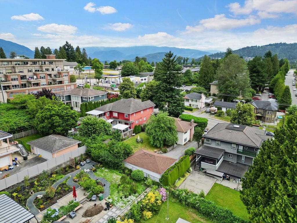 Dining Area Photo of 535 Holdom Avenue, Burnaby, BC