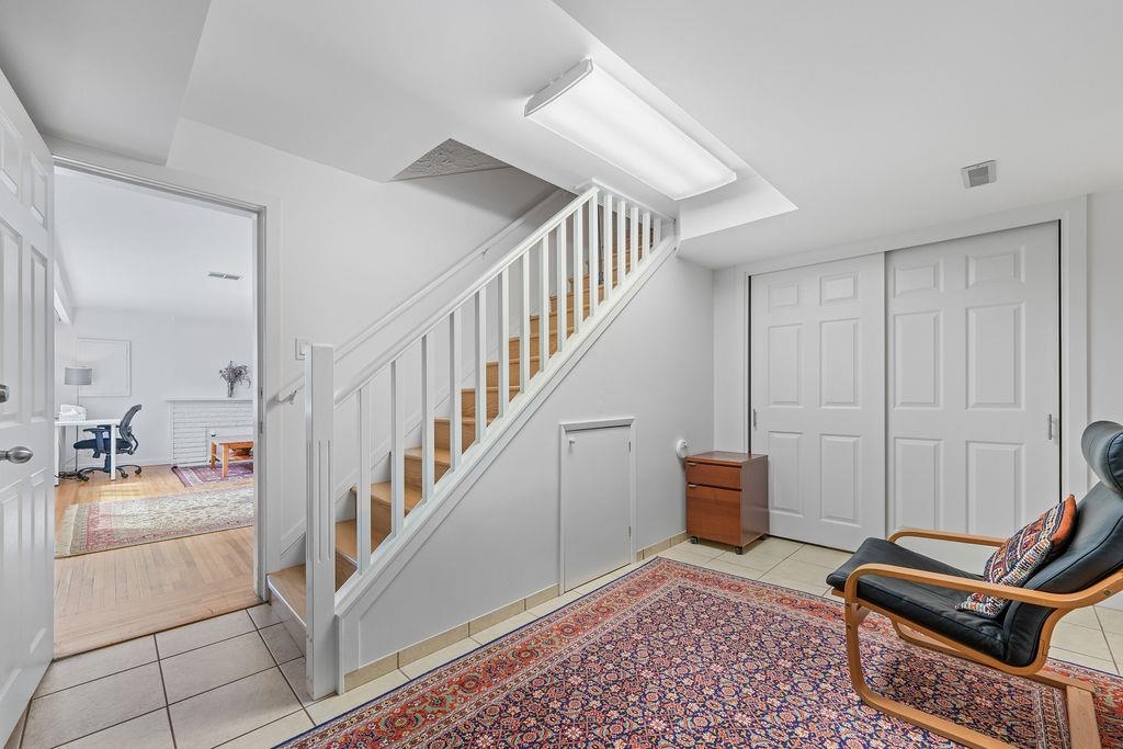 Entry Foyer Photo of 535 Holdom Avenue, Burnaby, BC