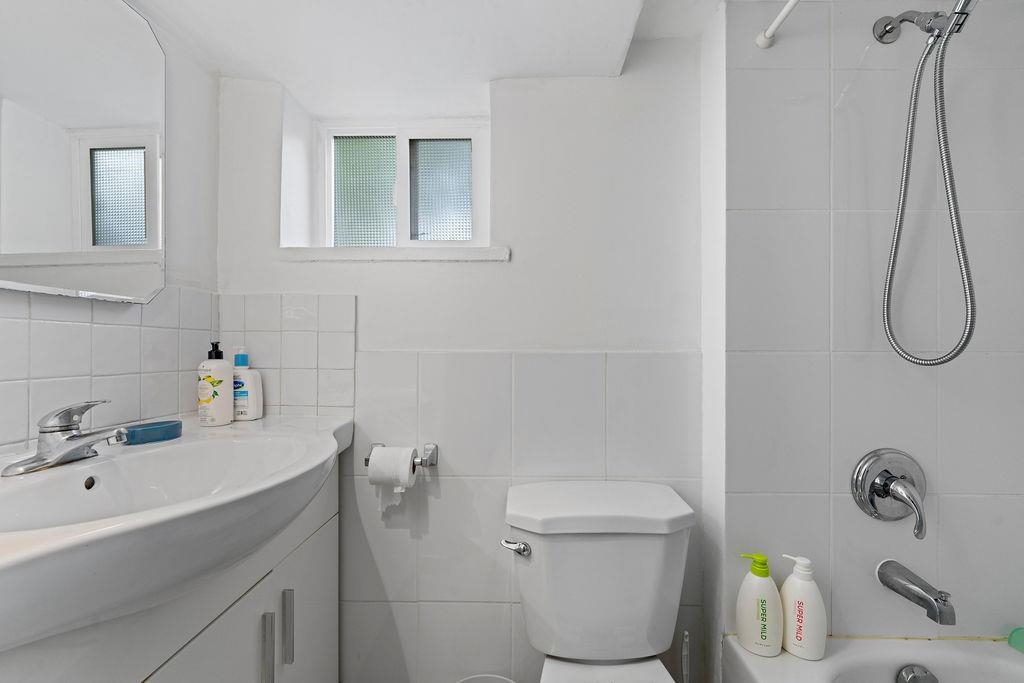 Front Yard Photo of 535 Holdom Avenue, Burnaby, BC