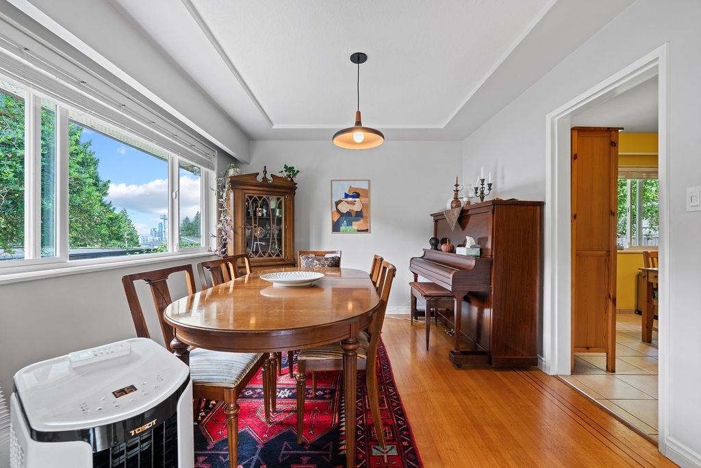 Walk-In Closet Photo of 535 Holdom Avenue, Burnaby, BC