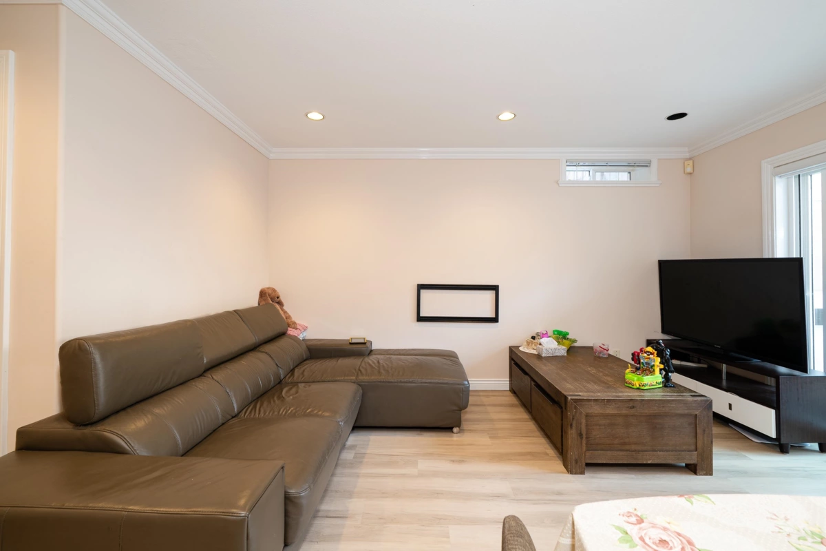 Entry Foyer Photo of 763 W 64th Avenue, Vancouver, BC