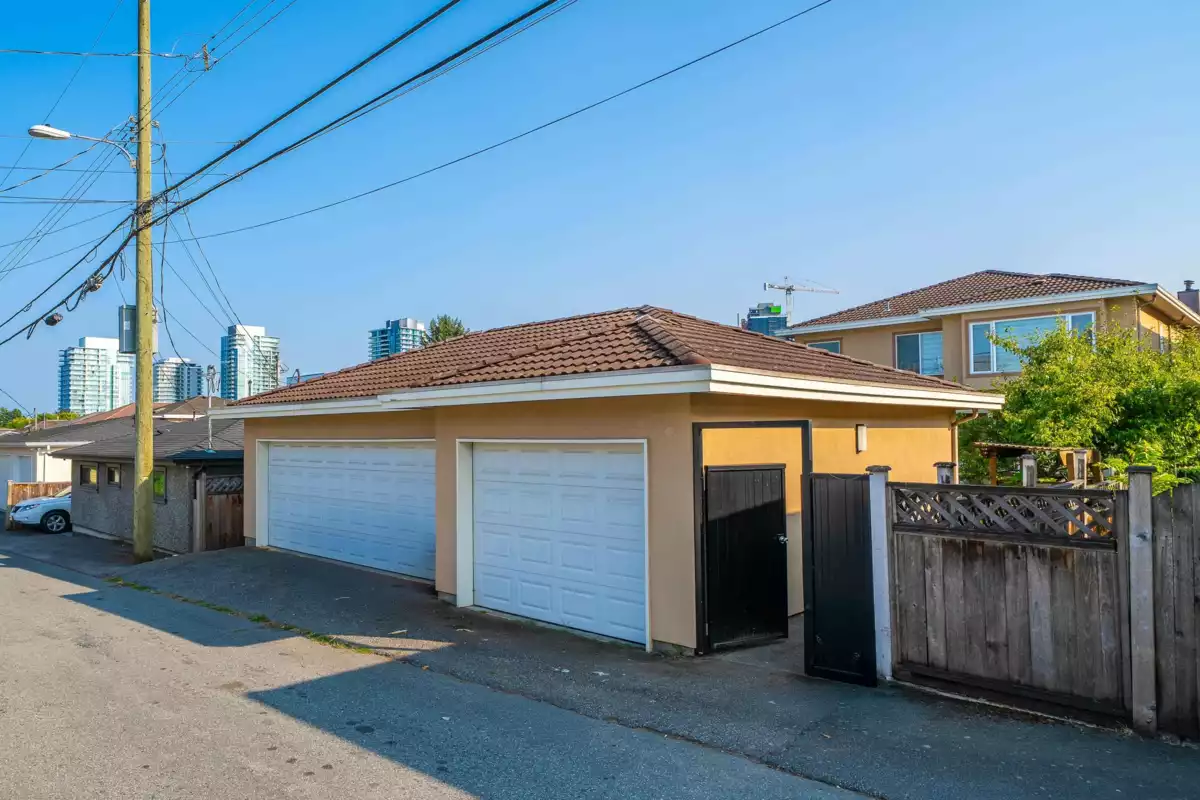 Front Yard Photo of 763 W 64th Avenue, Vancouver, BC