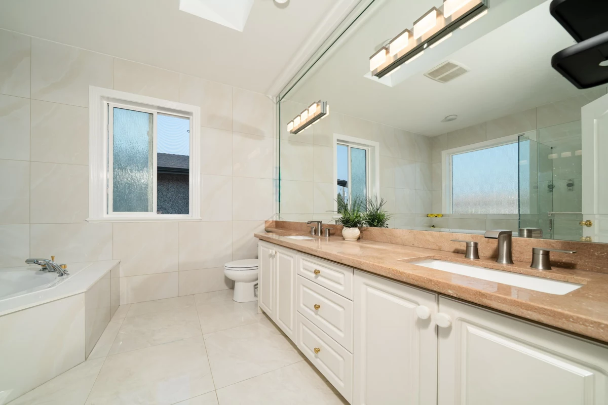 Powder Room Photo of 763 W 64th Avenue, Vancouver, BC