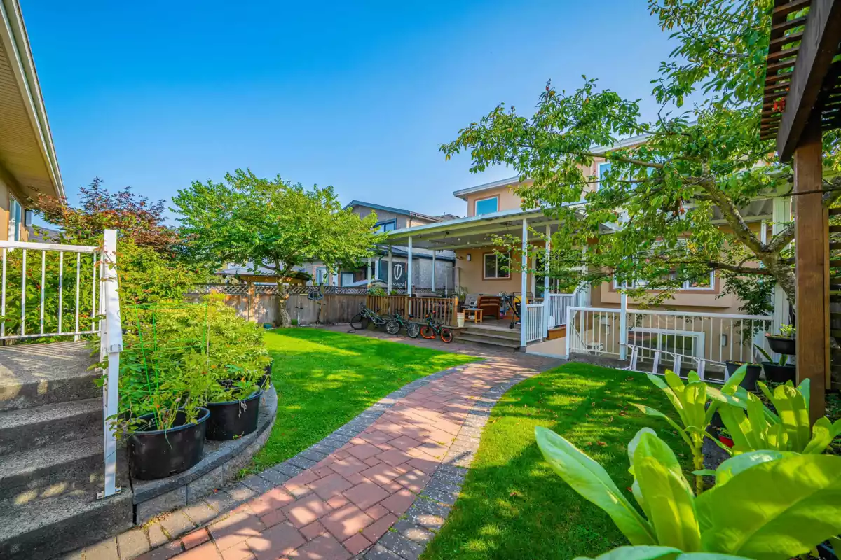 Walk-In Closet Photo of 763 W 64th Avenue, Vancouver, BC