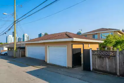 Front Yard Photo of 763 W 64th Avenue, Vancouver, BC