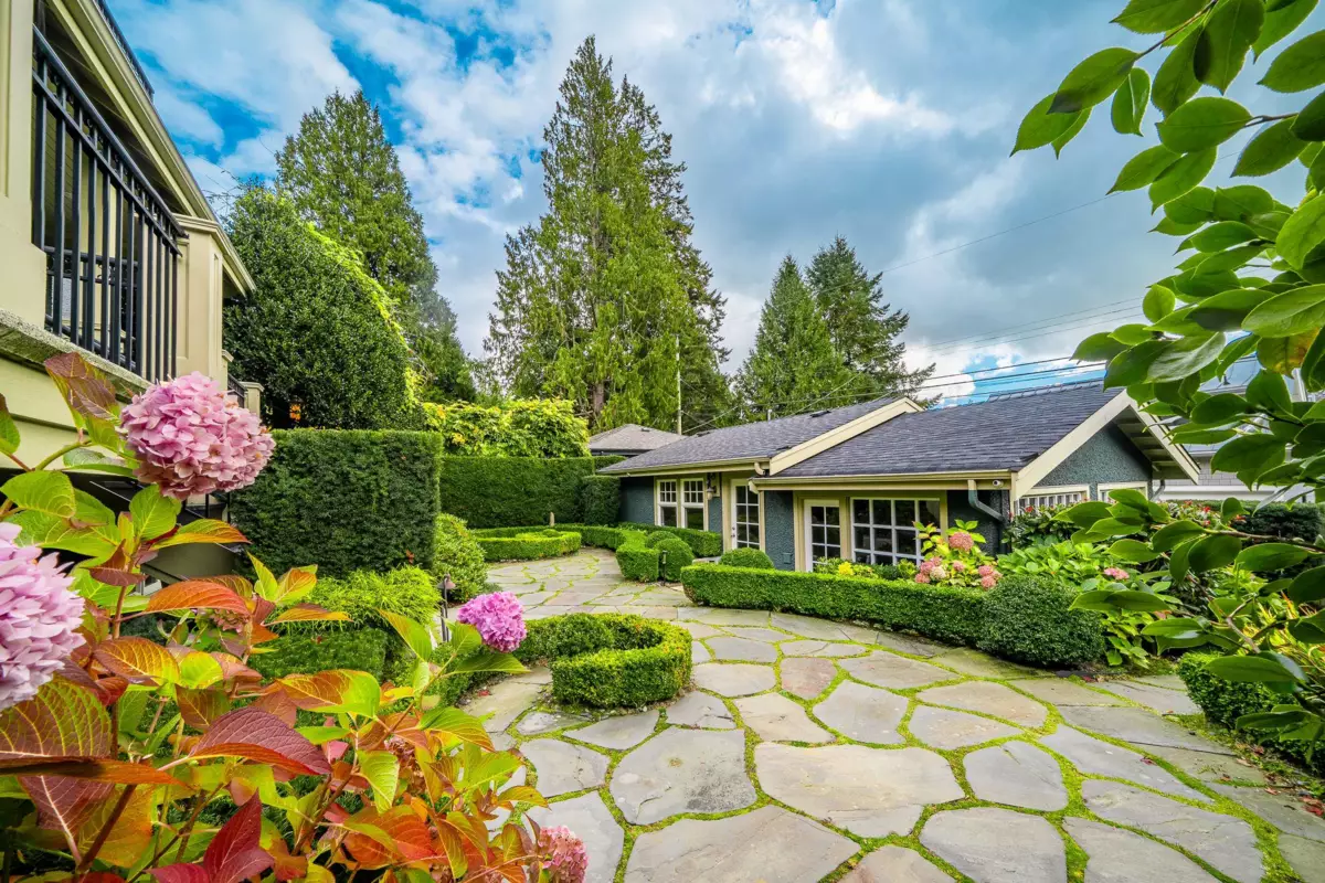 Swimming Pool Photo of 4050 W 33rd Avenue, Vancouver, BC