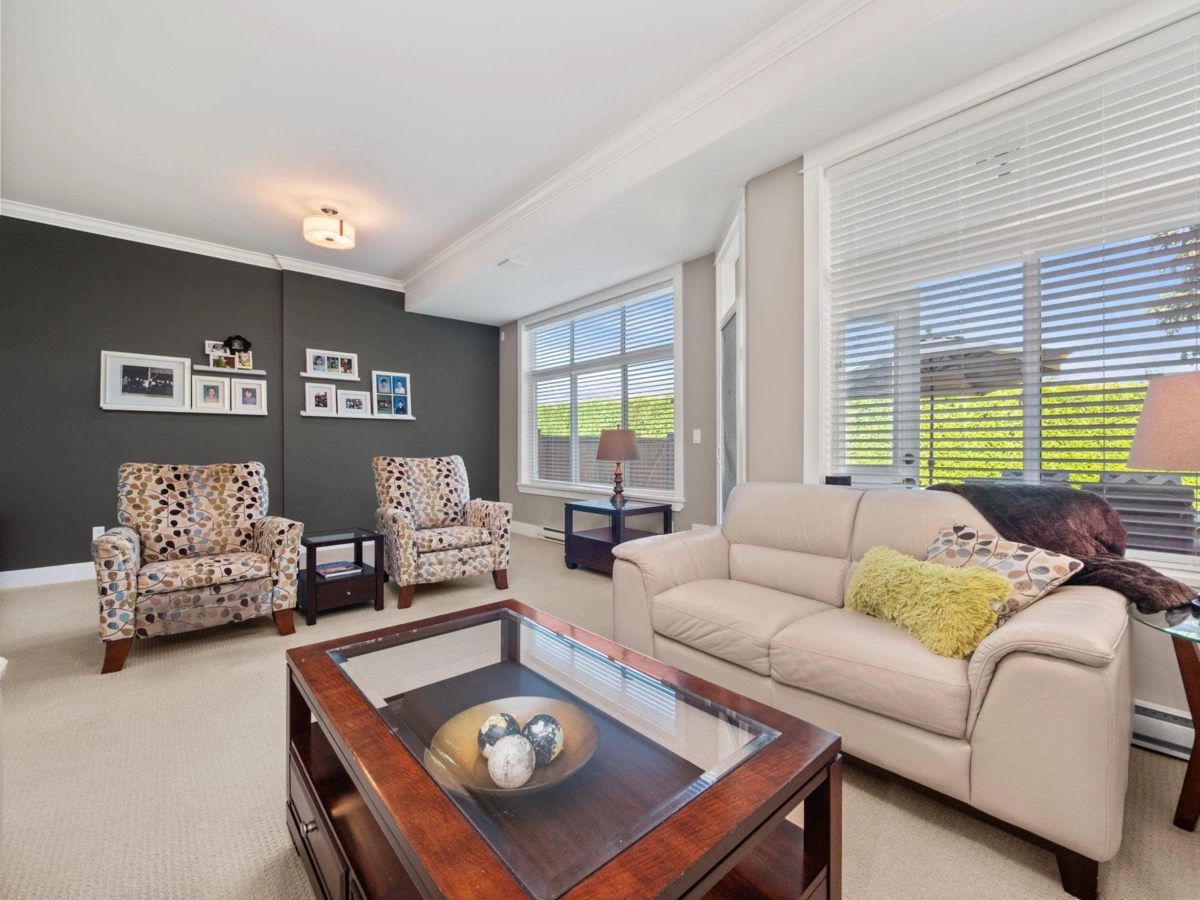 Entry Foyer Photo of 18 7177 179th Street, Surrey, BC