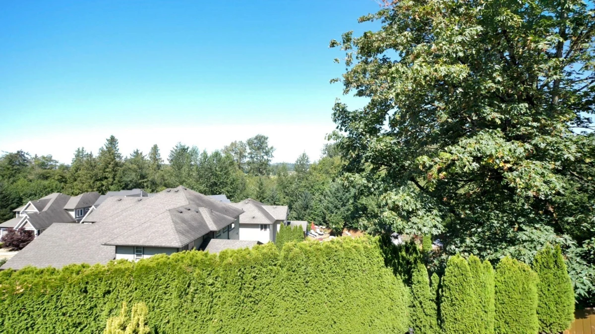 Hot Tub / Spa Photo of 18 7177 179th Street, Surrey, BC
