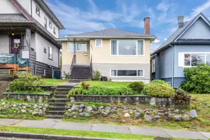 2431 E 12th Avenue, Vancouver, BC, Vancouver — Single Family Residence for sale
