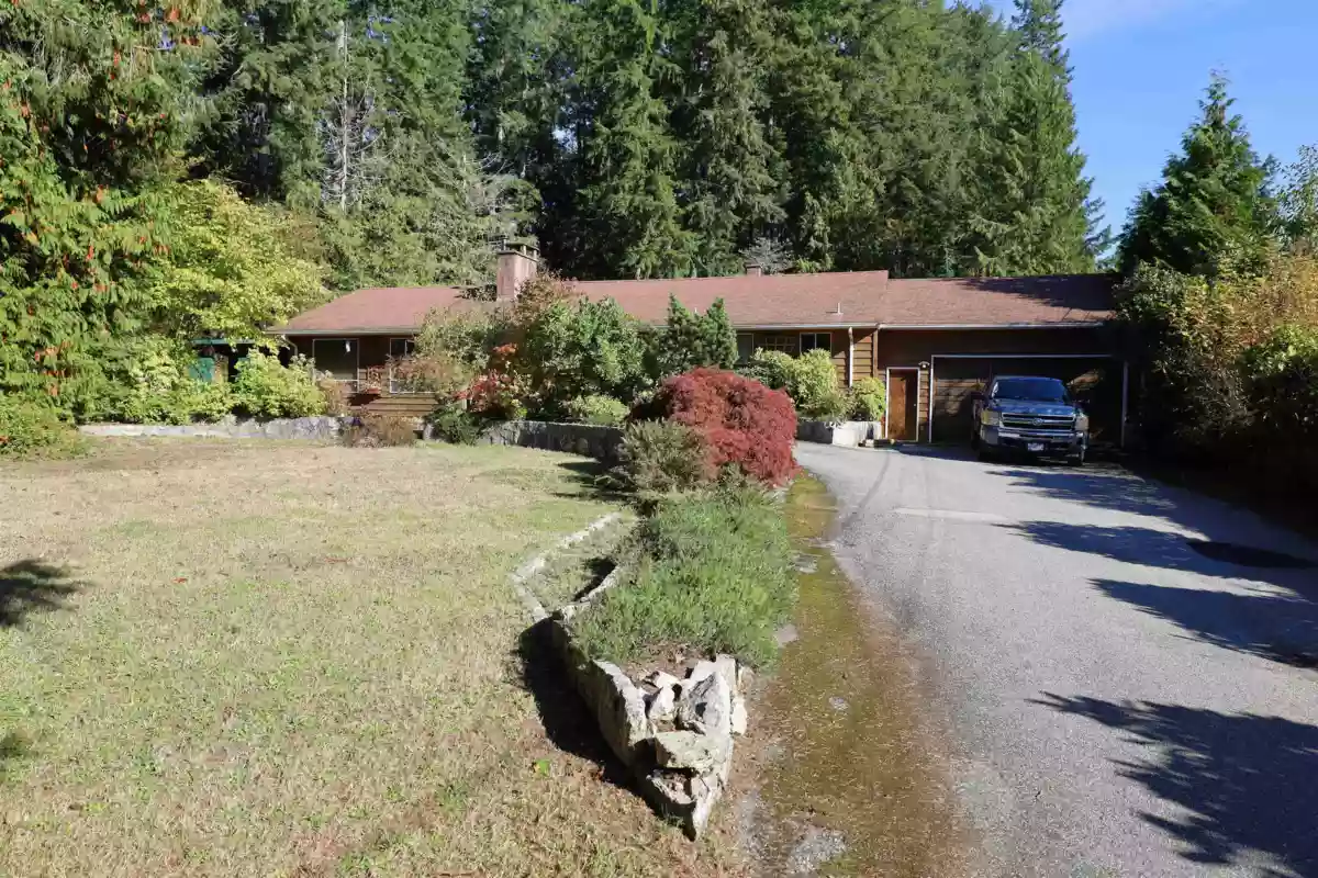 Breakfast Nook Photo of 588 Veterans Road, Gibsons, BC