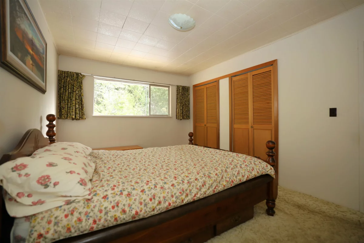 Entry Foyer Photo of 588 Veterans Road, Gibsons, BC