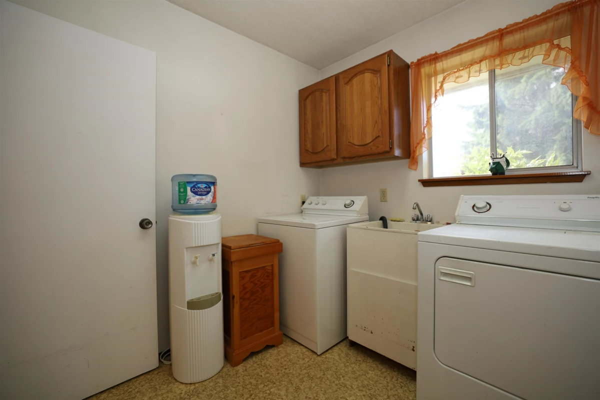 Hallway Photo of 588 Veterans Road, Gibsons, BC