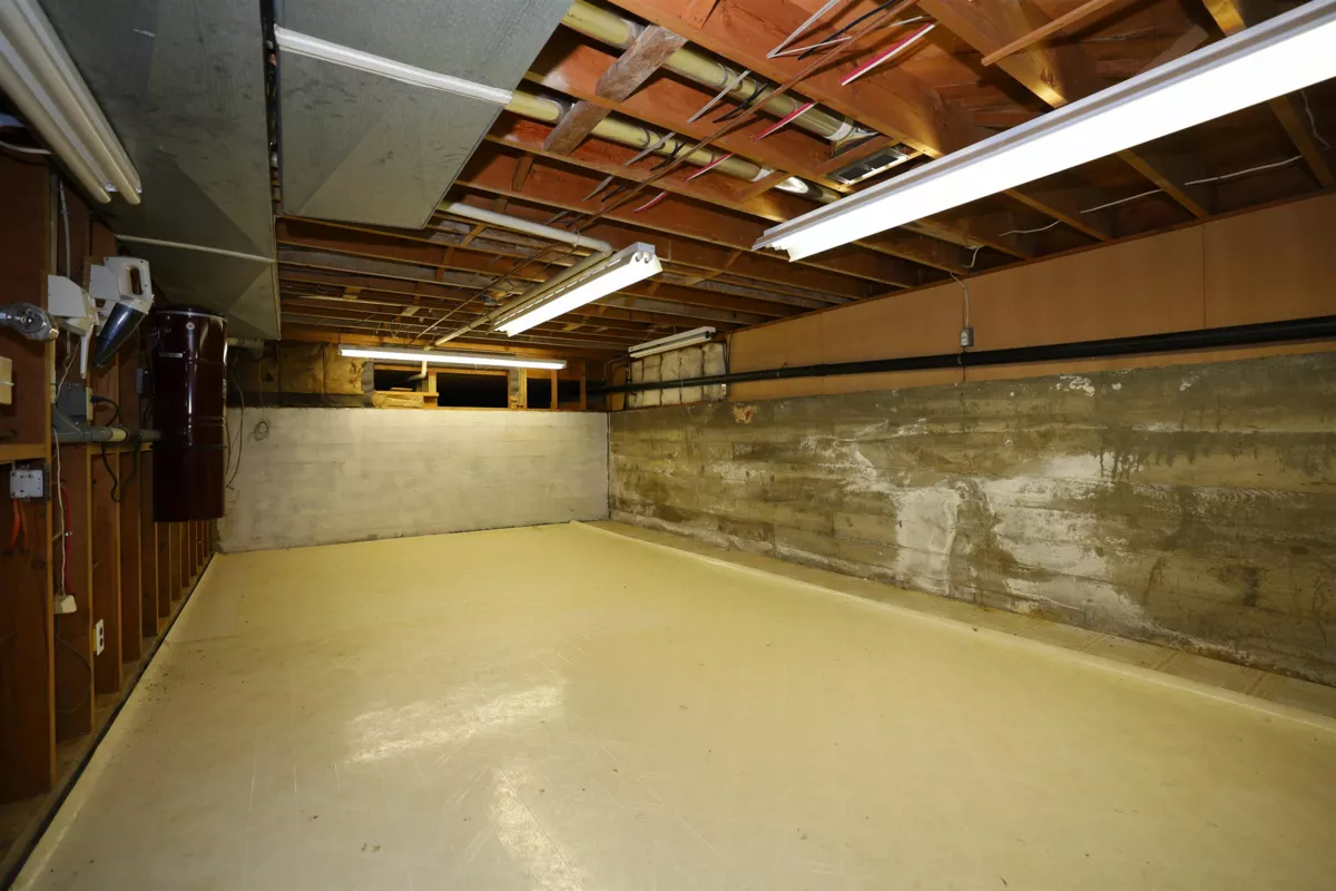 Outdoor Deck Photo of 588 Veterans Road, Gibsons, BC