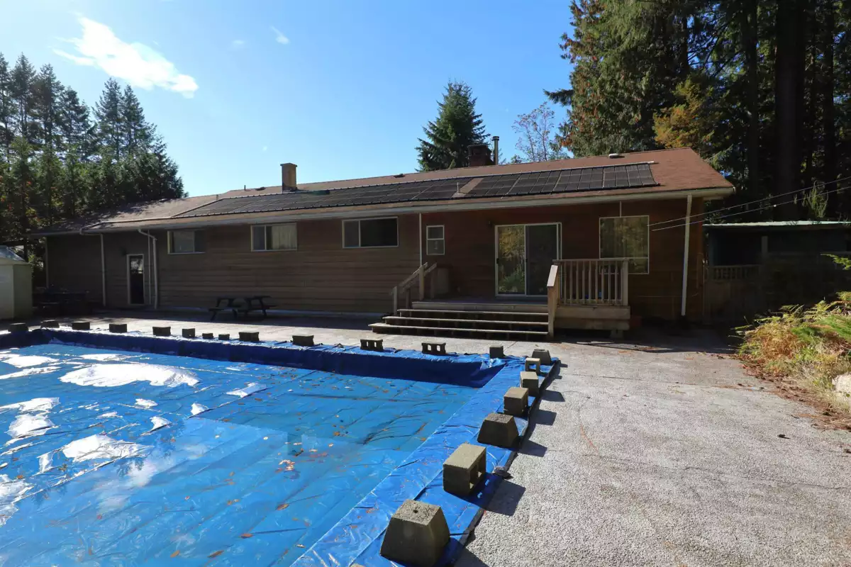 Primary Bathroom Photo of 588 Veterans Road, Gibsons, BC