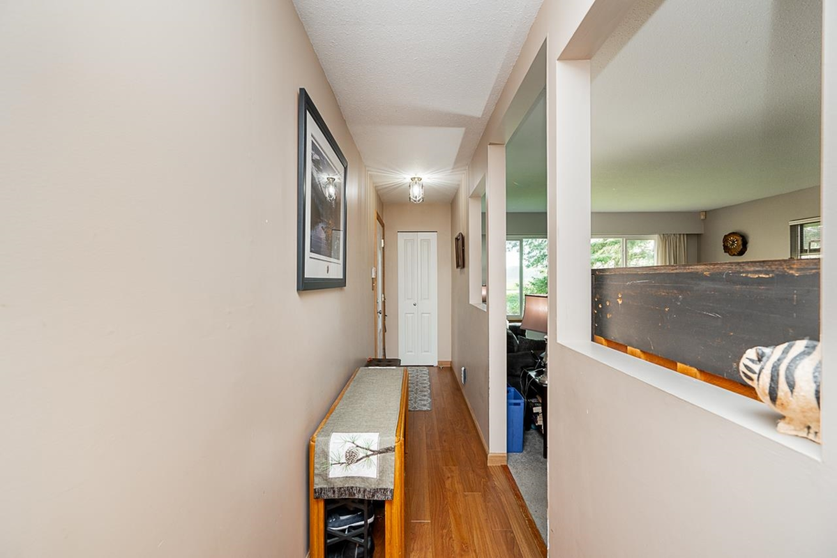 Kitchen Island Photo of 13151 No 3 Road, Richmond, BC