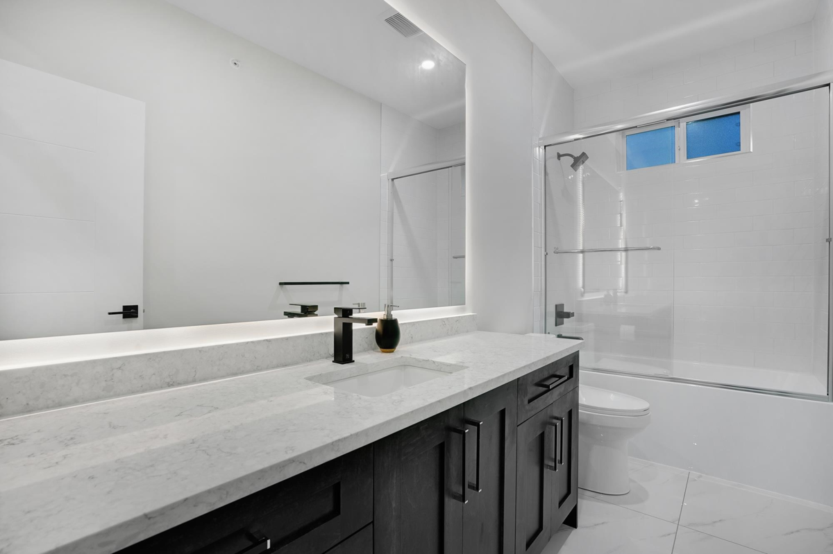 Entry Foyer Photo of 18 4581 Sumas Mountain Road, Abbotsford, BC