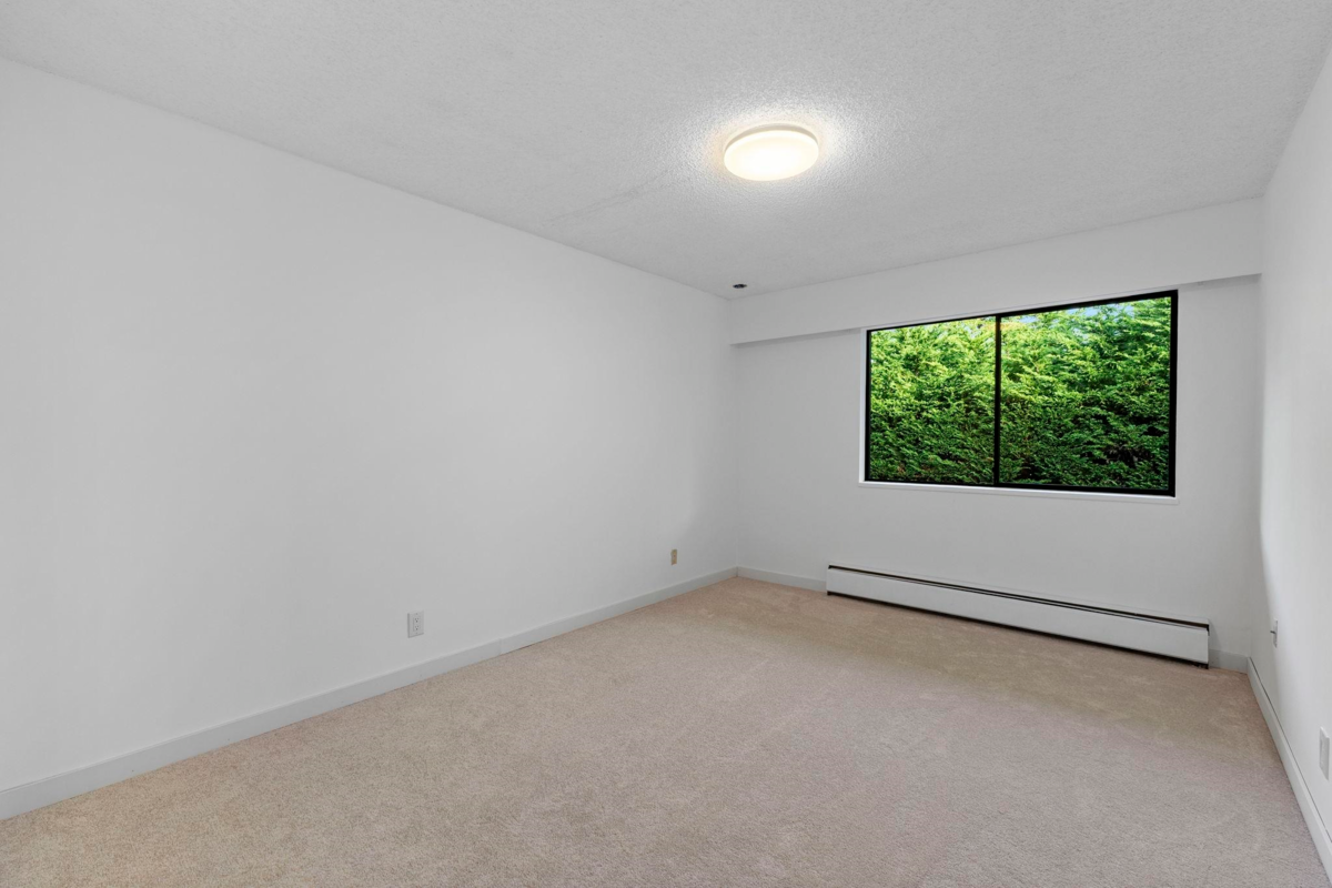 Bedroom 2 Photo of 304 1360 Martin Street, White Rock, BC