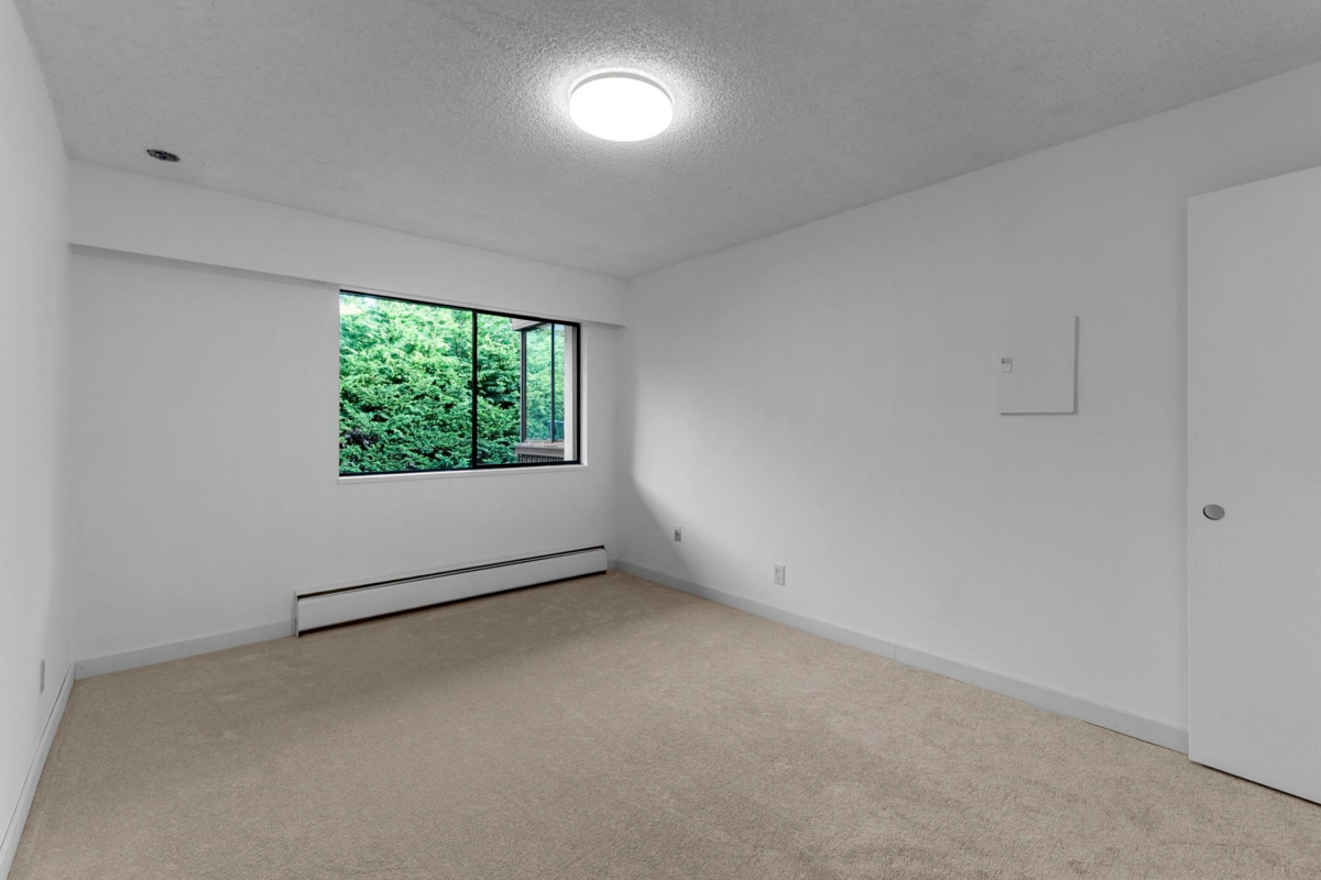 Bedroom 3 Photo of 304 1360 Martin Street, White Rock, BC
