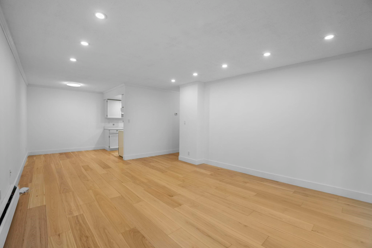 Family Room Photo of 304 1360 Martin Street, White Rock, BC