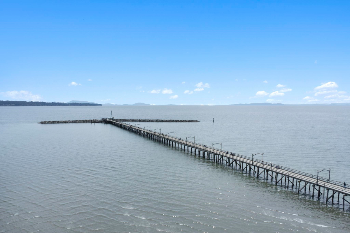 Hot Tub / Spa Photo of 304 1360 Martin Street, White Rock, BC