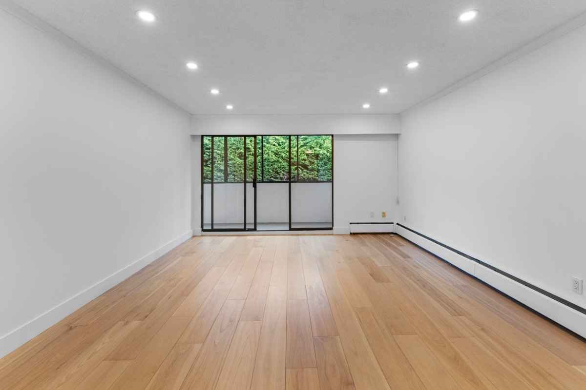 Kitchen Island Photo of 304 1360 Martin Street, White Rock, BC