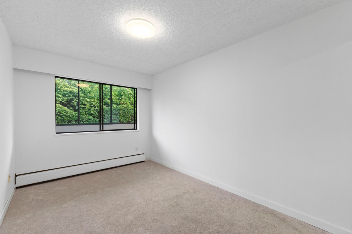 Loft / Bonus Room Photo of 304 1360 Martin Street, White Rock, BC