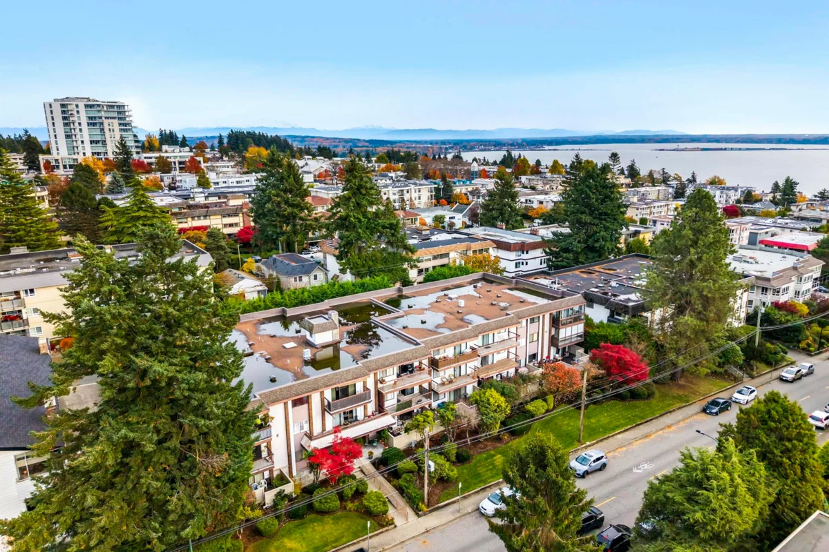 Outdoor Deck Photo of 304 1360 Martin Street, White Rock, BC