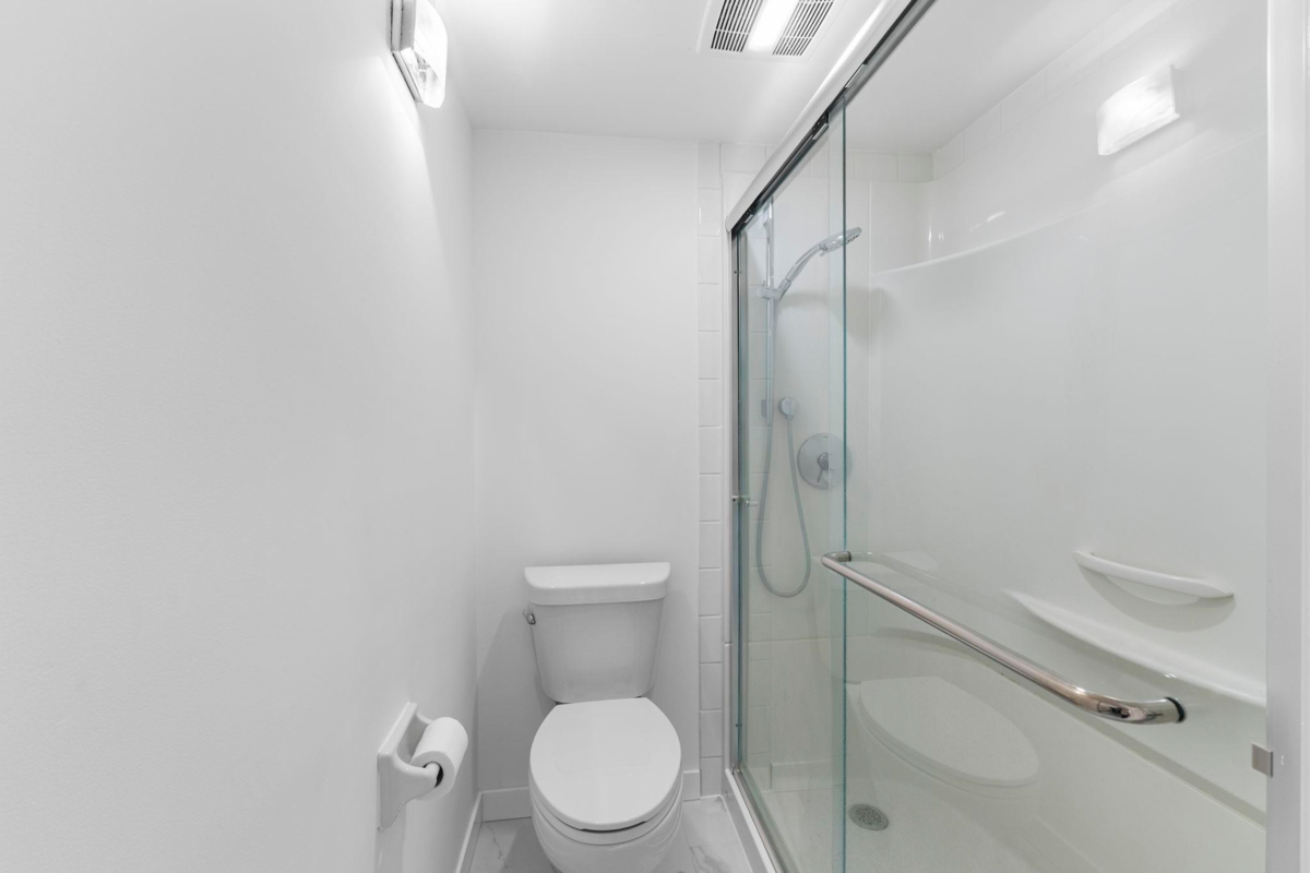 Powder Room Photo of 304 1360 Martin Street, White Rock, BC