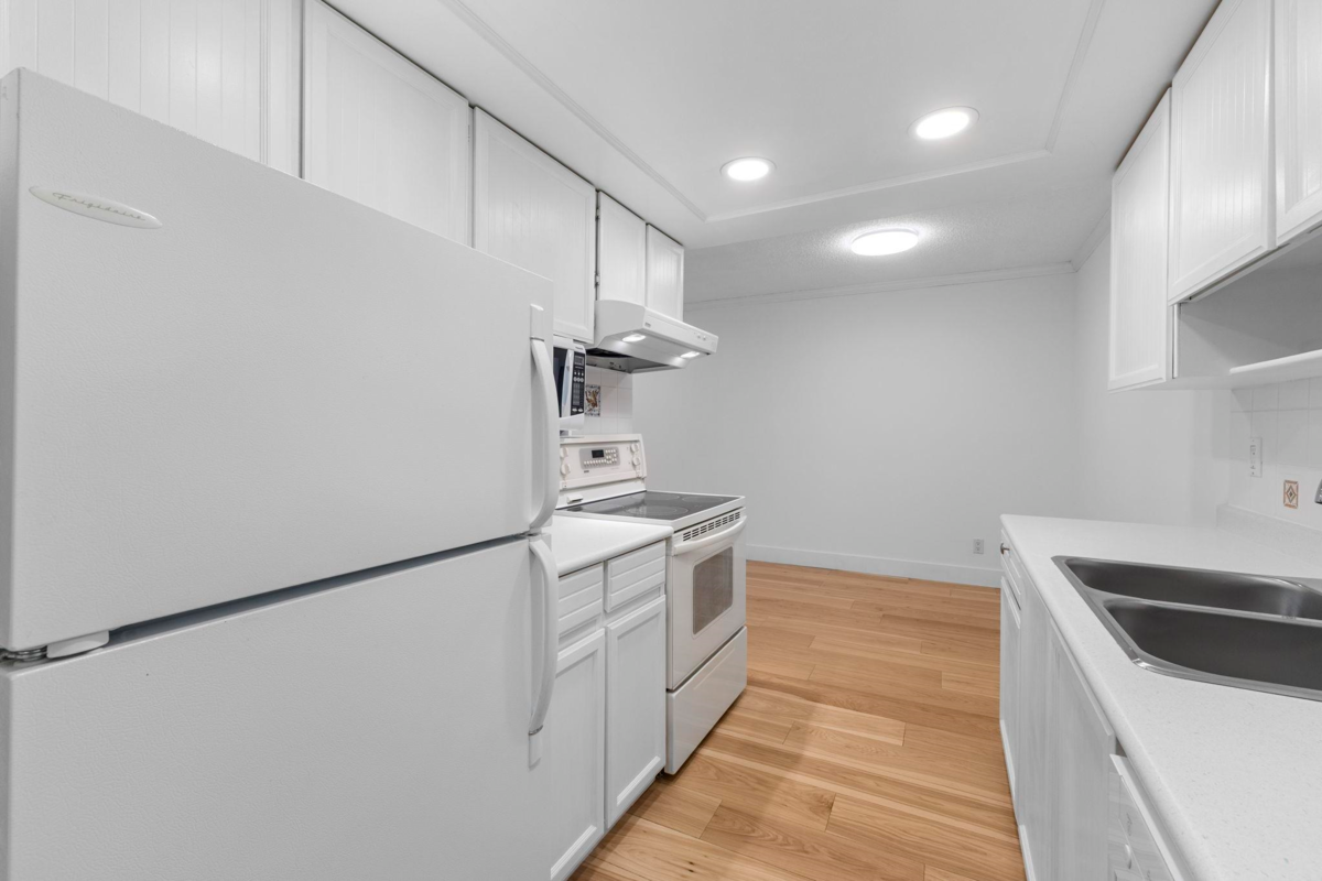 Primary Bedroom Photo of 304 1360 Martin Street, White Rock, BC