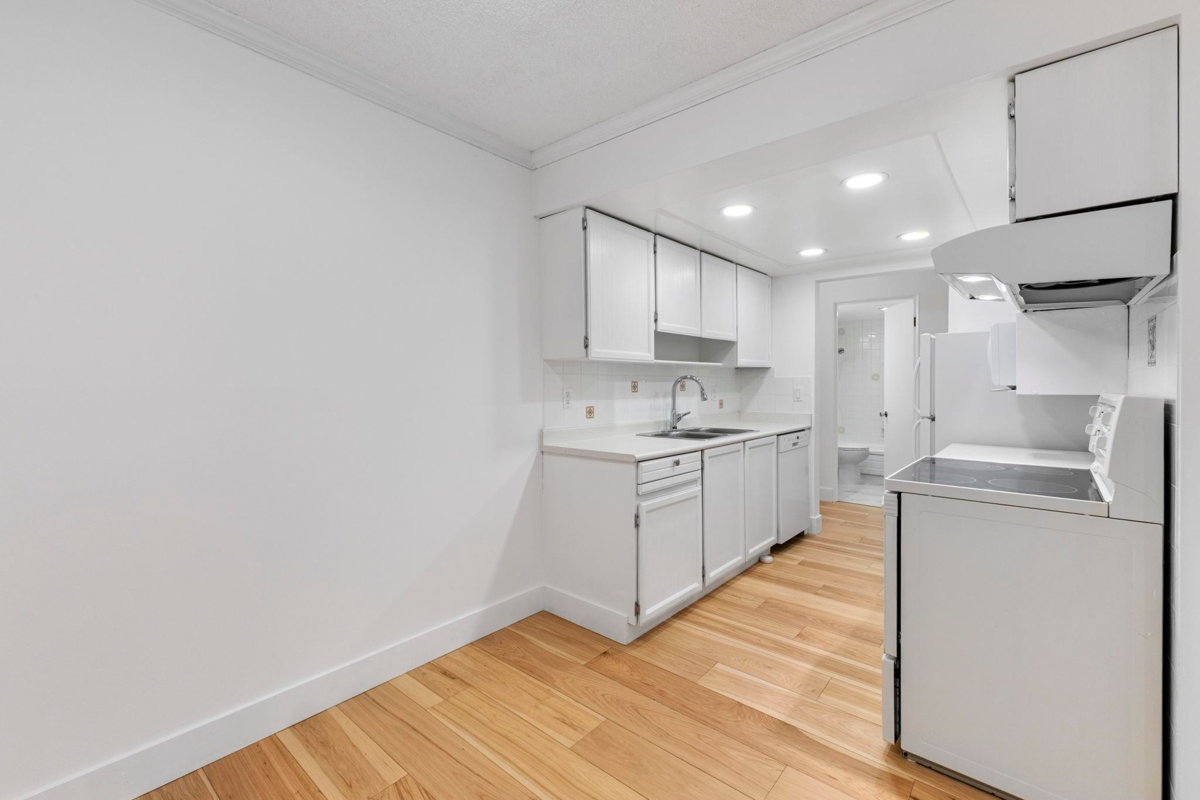 Walk-In Closet Photo of 304 1360 Martin Street, White Rock, BC