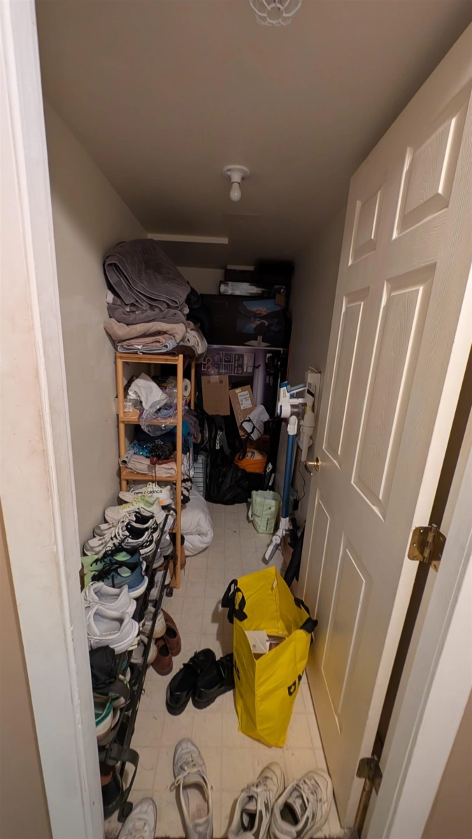 Kitchen Island Photo of 209 1188 Richards Street, Vancouver, BC