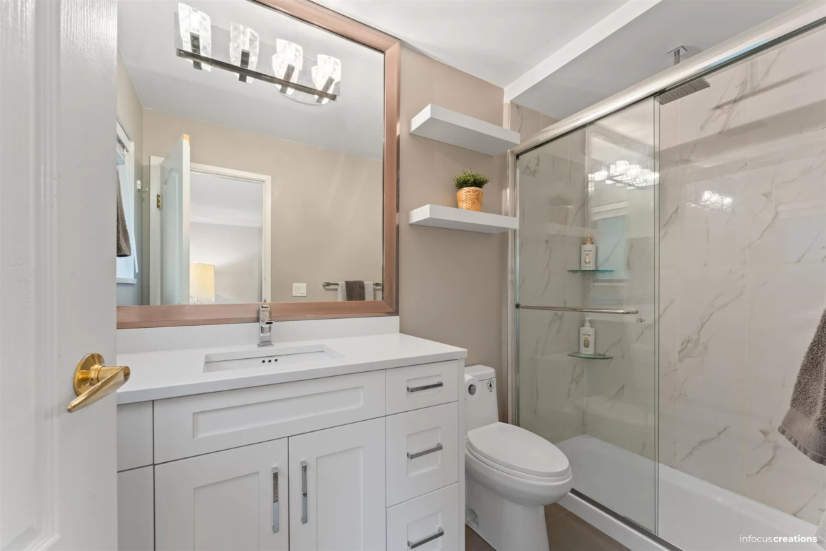 Mudroom Photo of 8986 146a Street, Surrey, BC