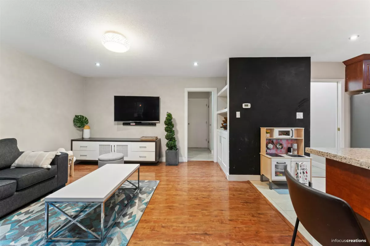 Powder Room Photo of 8986 146a Street, Surrey, BC