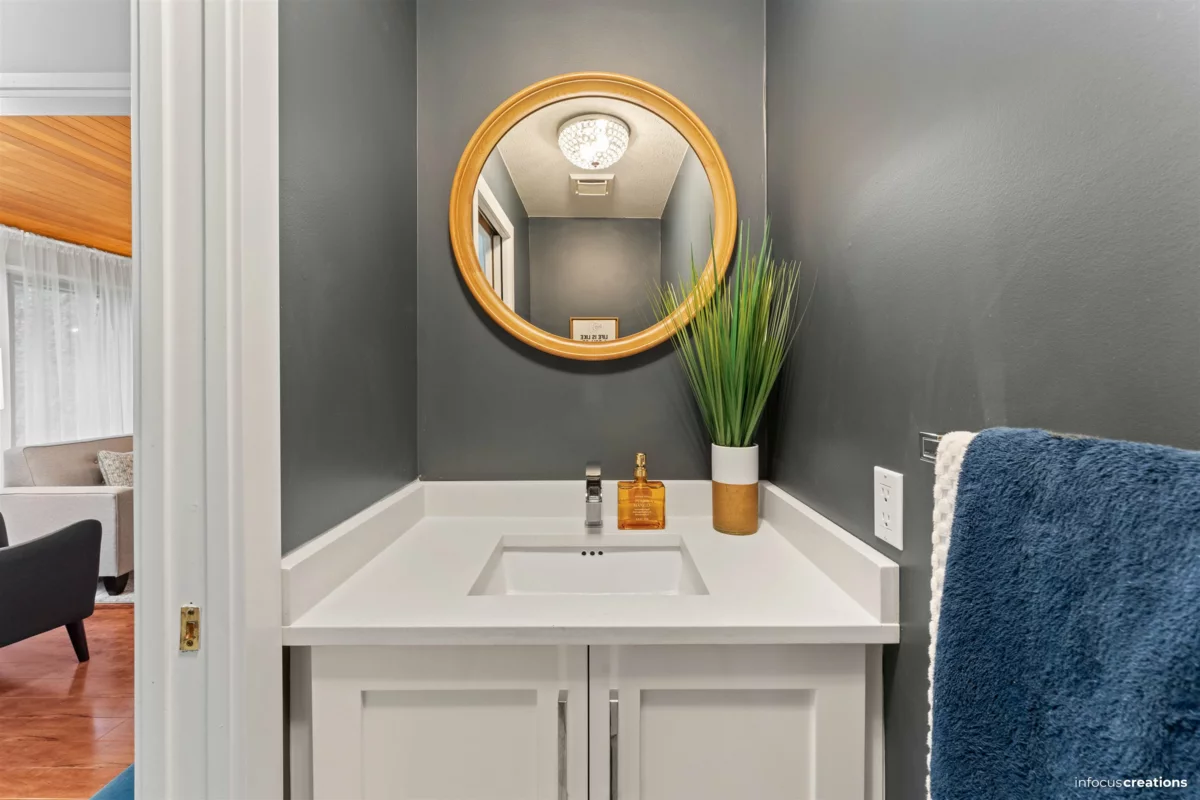 Primary Bathroom Photo of 8986 146a Street, Surrey, BC