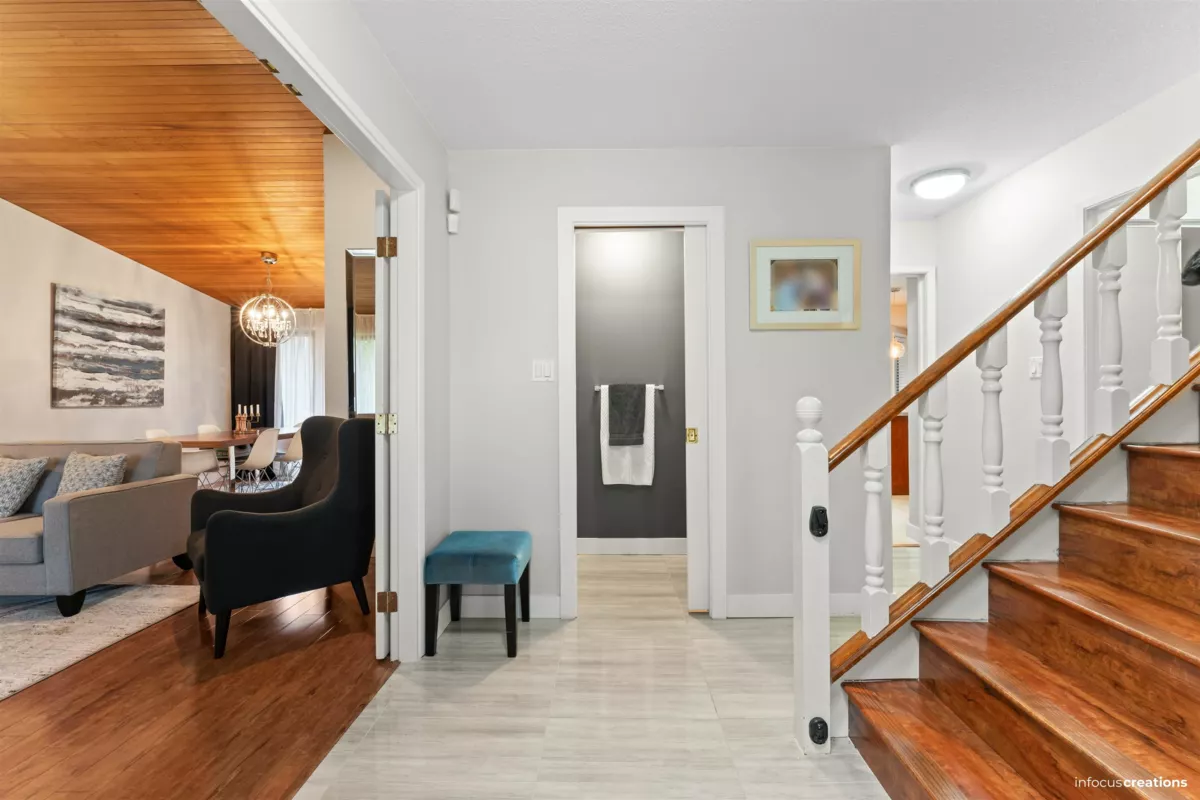 Walk-In Closet Photo of 8986 146a Street, Surrey, BC