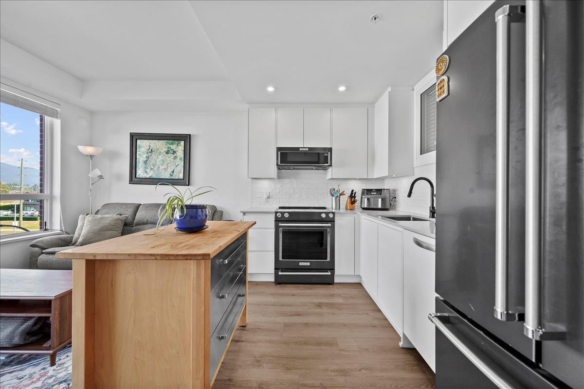 Dining Area Photo of 2303 2180 Kelly Avenue, Port Coquitlam, BC